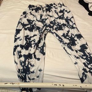 size 0xl. has been worn about twice.